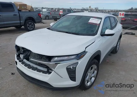 2025 Chevrolet Trax Fwd Ls z USA, uszkodzony, nr VIN KL77LFEP3SC316361